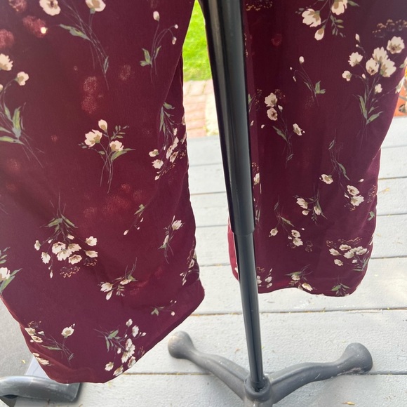 Sadie & Sage Red and White Floral Jumpsuit with V-Neck - Picture 5 of 13